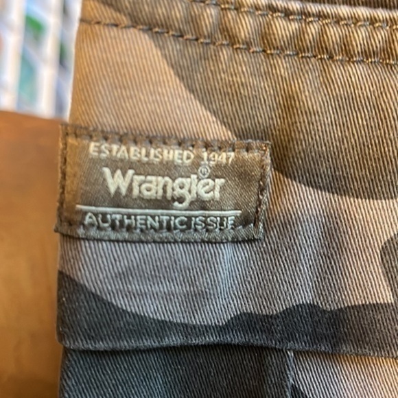 NWT Boys camouflage wrangler shorts size 12 regular - Picture 5 of 7